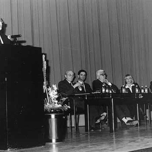 Acto de presentación de la exposición de Rafael Botí celebrada en el Museo de la Ciudad (Madrid), intervienen M. Antolín, C. Aguilera, S. Arbós, etc. 1993.