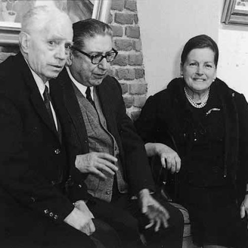 Con su esposa e Isaías Díaz en la exposición que se celebró en la Galería Lazaro (Madrid) en 1973.